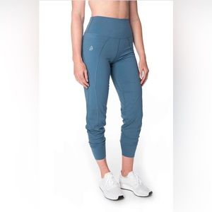 P’tula Kim Joggher, steel blue, size medium